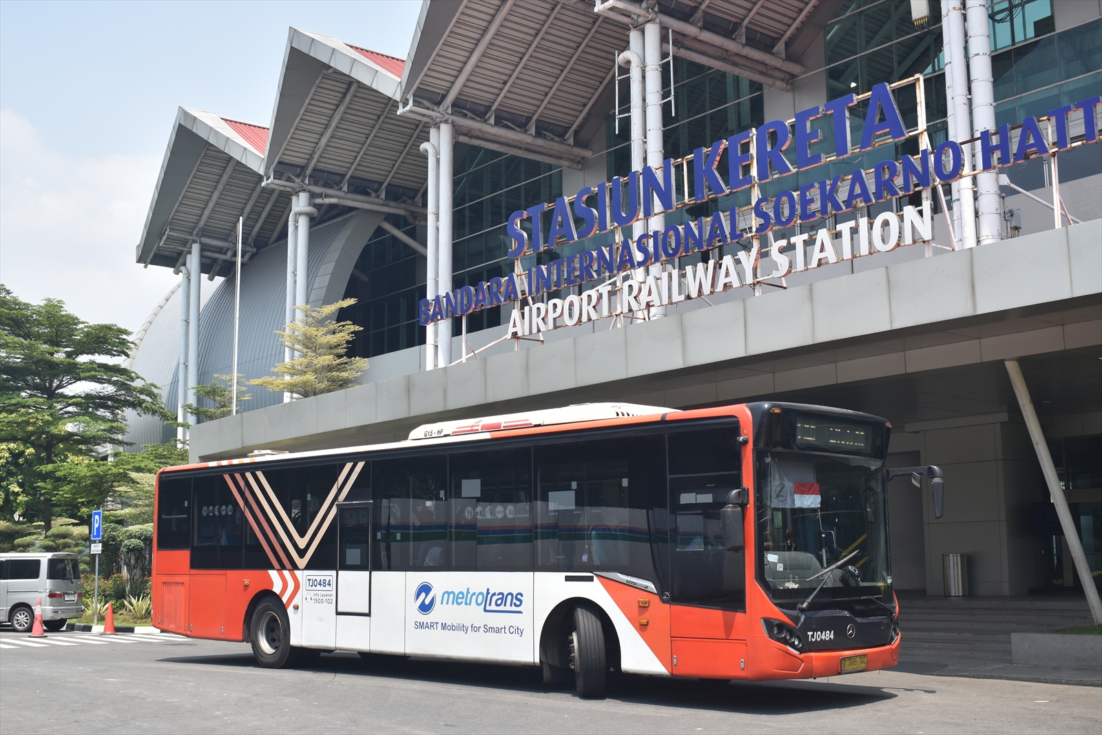 新路線乗車ルポ 3500ルピアの破格料金ーブロックＭ―スカルノハッタ空港行きバス