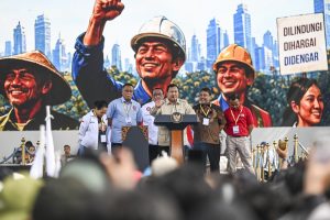 大統領、労働者ファースト強調ーメーデー、スカルノ氏以来の現職出席