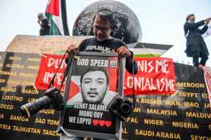 イスラエルに記者解放求める