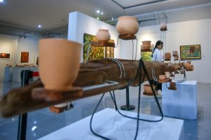 アートのヒントは「地元民族」