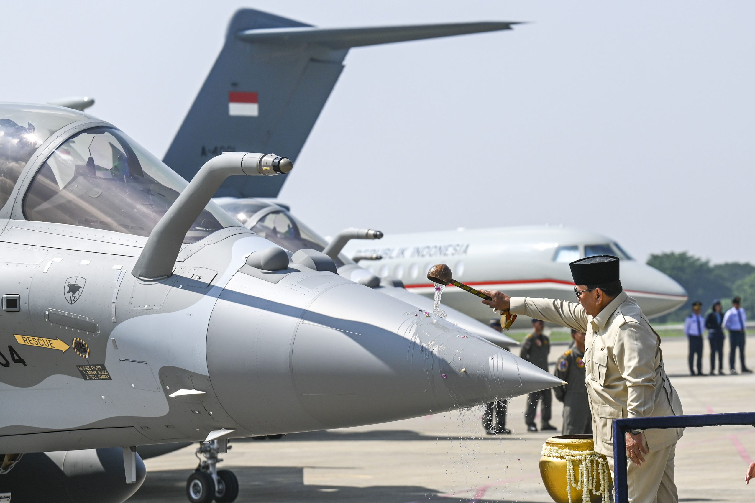 仏ラファール戦闘機など国軍へ引き渡しープラボウォ大統領が主導