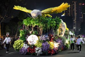 スラバヤ市制733年を祝う