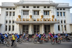 自転車の安全走行パレード
