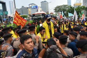 学生乱入で討論会中断ーＵＧＭ、政府高官に抗議