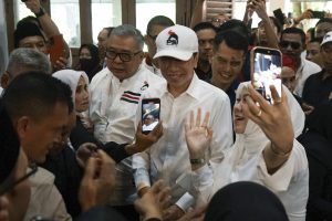 ジョコウィ氏、支持者と交流