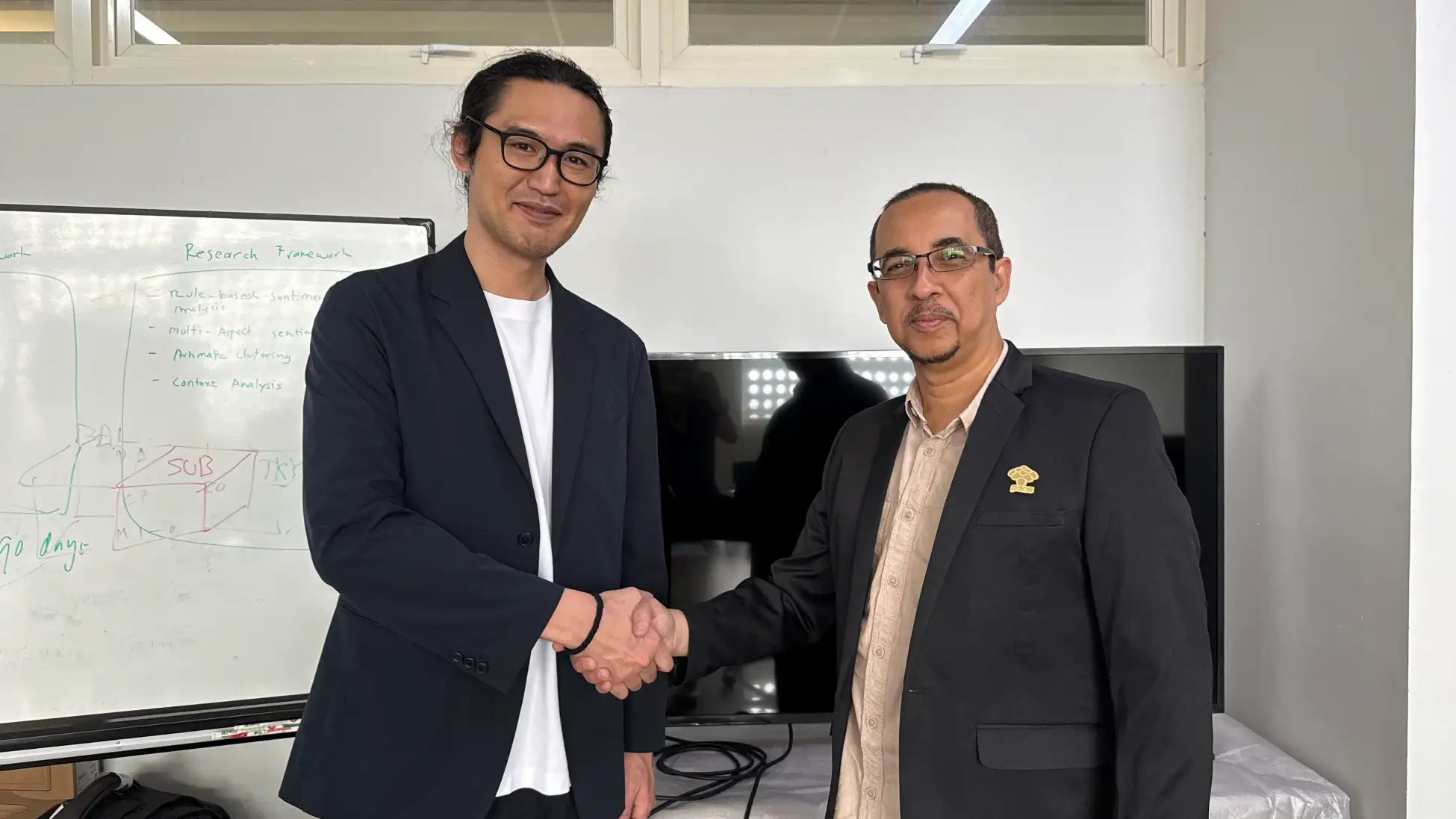 ＯＺＵ、スラバヤにＡＩ創作拠点