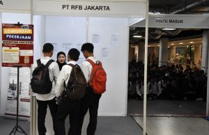 就職フェア、市が支援