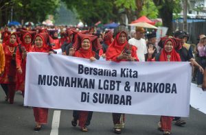 パダンで反薬物・LGBT宣言