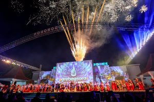 二つの新年が一堂に