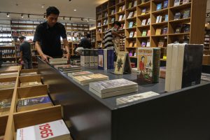 作家への所得税引き下げ