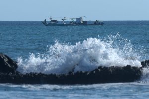 13日まで高波に注意