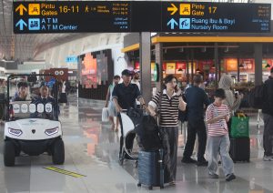 政府、航空券の優遇策を発表