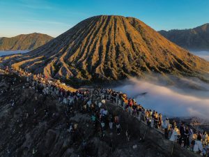火山の神にお供え