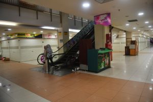 店舗型からオンライン販売へ