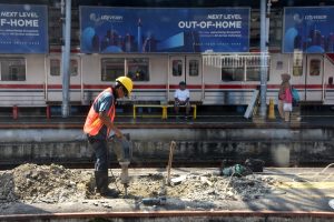 駅ホーム改修、完成は9月