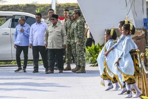 大統領「貧困対策で国防、警察予算削減も」
