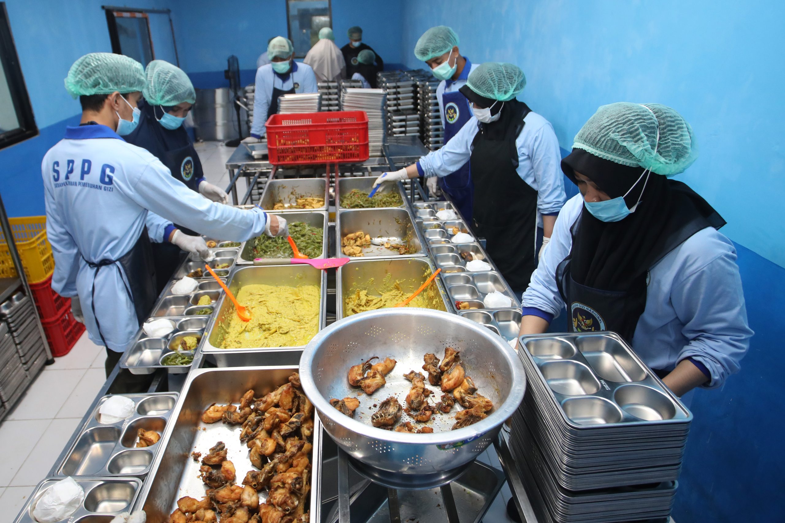 国会、給食拠点整備で期限明示を要求