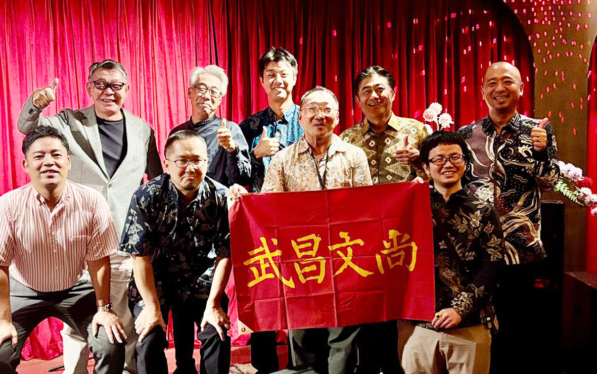 会支えた佐々木さんを送るーインドネシア浦高会
