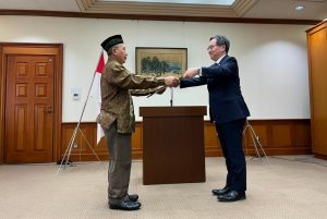 元大使館職員に瑞宝単光章