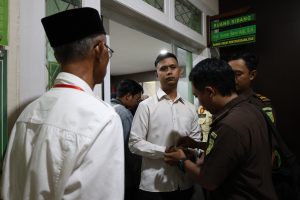 覚せい剤密輸の警官に有罪