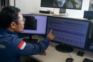 火山連続噴火で警戒続く