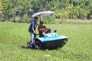 舟型EVトラクターを開発