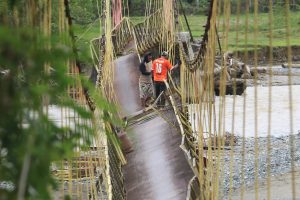 アチェ豪雨被害の橋、復旧急ぐ