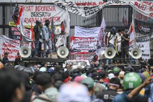 経済不安の中、ジャカルタで大規模デモ