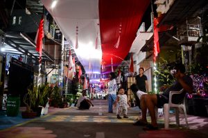 住民一体で独立祝う
