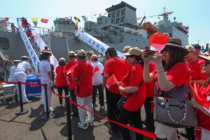 中国軍艦がスラバヤに寄港