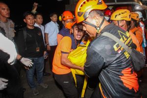 フェリー火災で５人が死亡