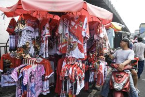 独立記念グッズの販売好調