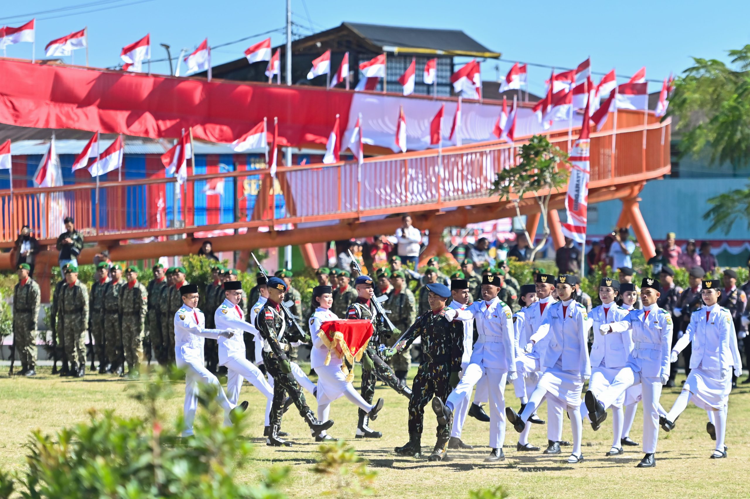 独立81周年、被災地に祈りー宮殿で式典 　 ＮＴＴ地震で黙とう