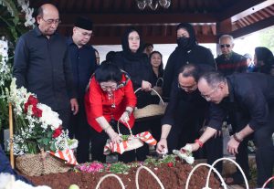 スカルノ氏の末男、グルー氏死去