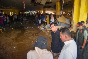 鉄砲水被災地を視察