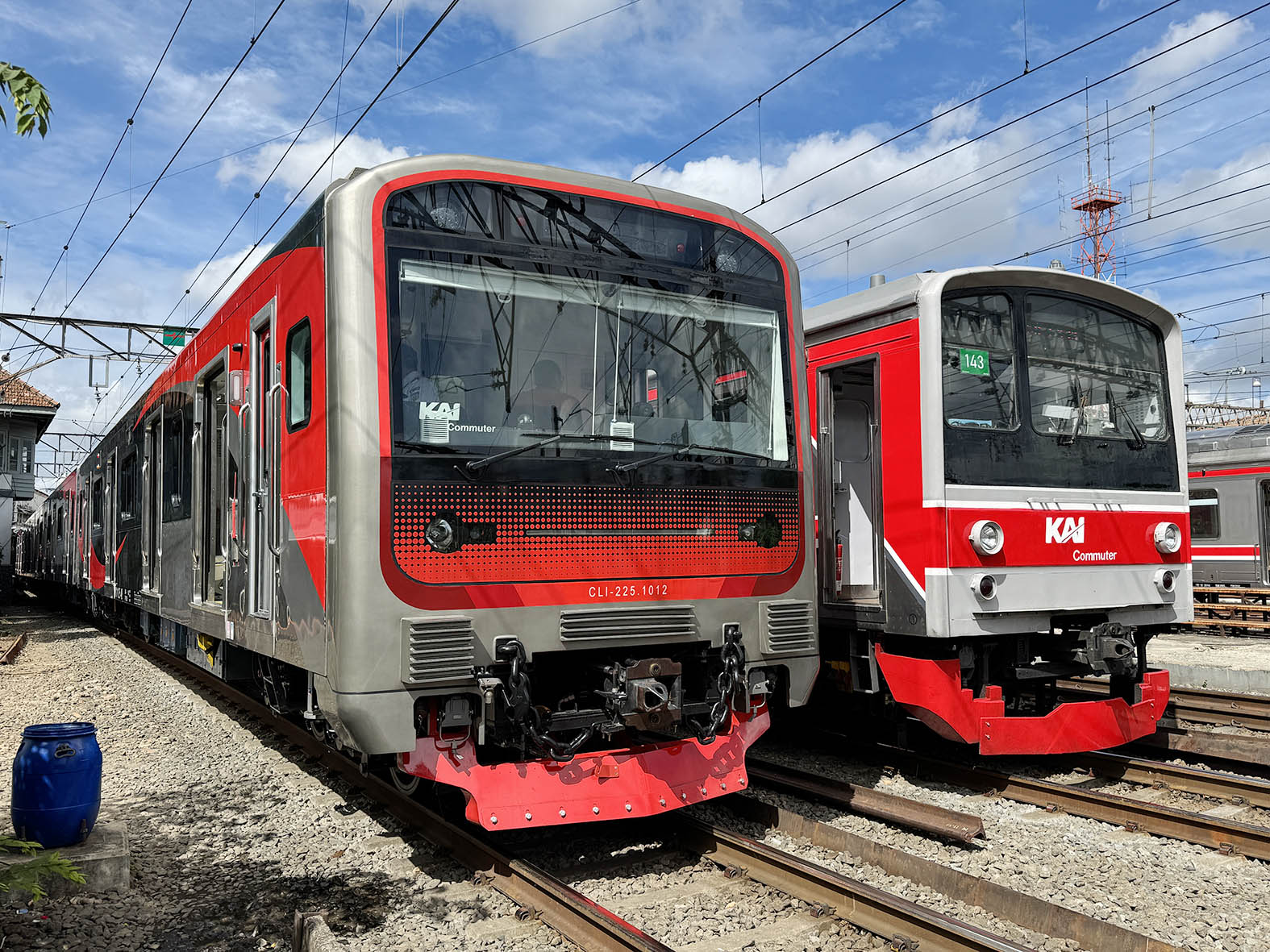 日本製中古電車を輸入再開へー新型国産車事故で苦渋の決断