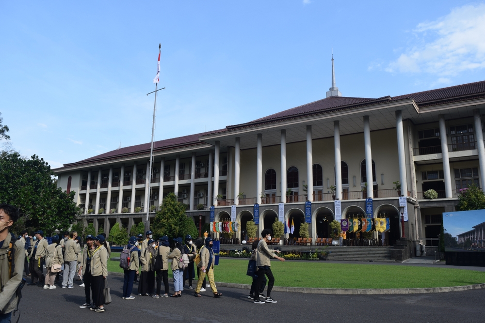 国立大無償化へ調査、大統領指示