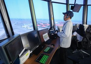 空港再開も厳戒態勢続く