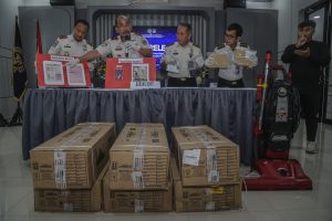 訪問販売のトルコ籍男を拘束