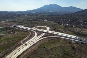 新高速道路、11月開通目指す