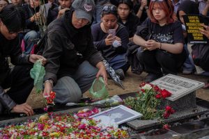 毒殺から22年、真相究明訴え