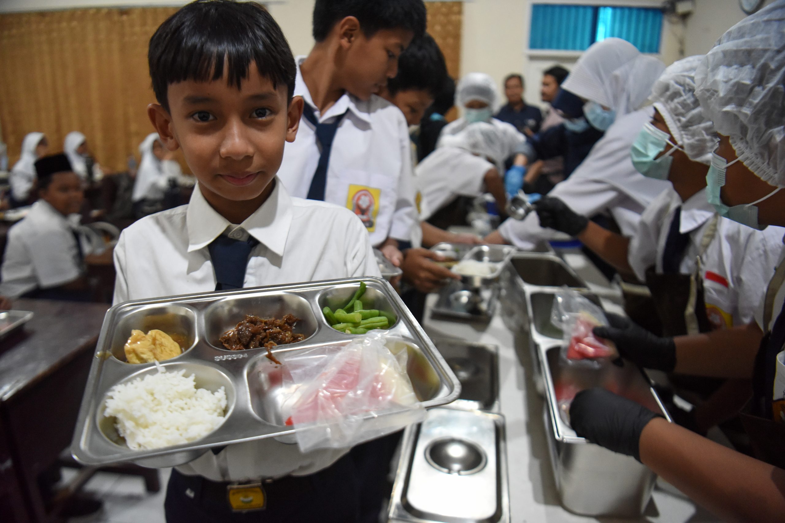 無料給食が地元業者に打撃ー22％が「事業縮小」と回答