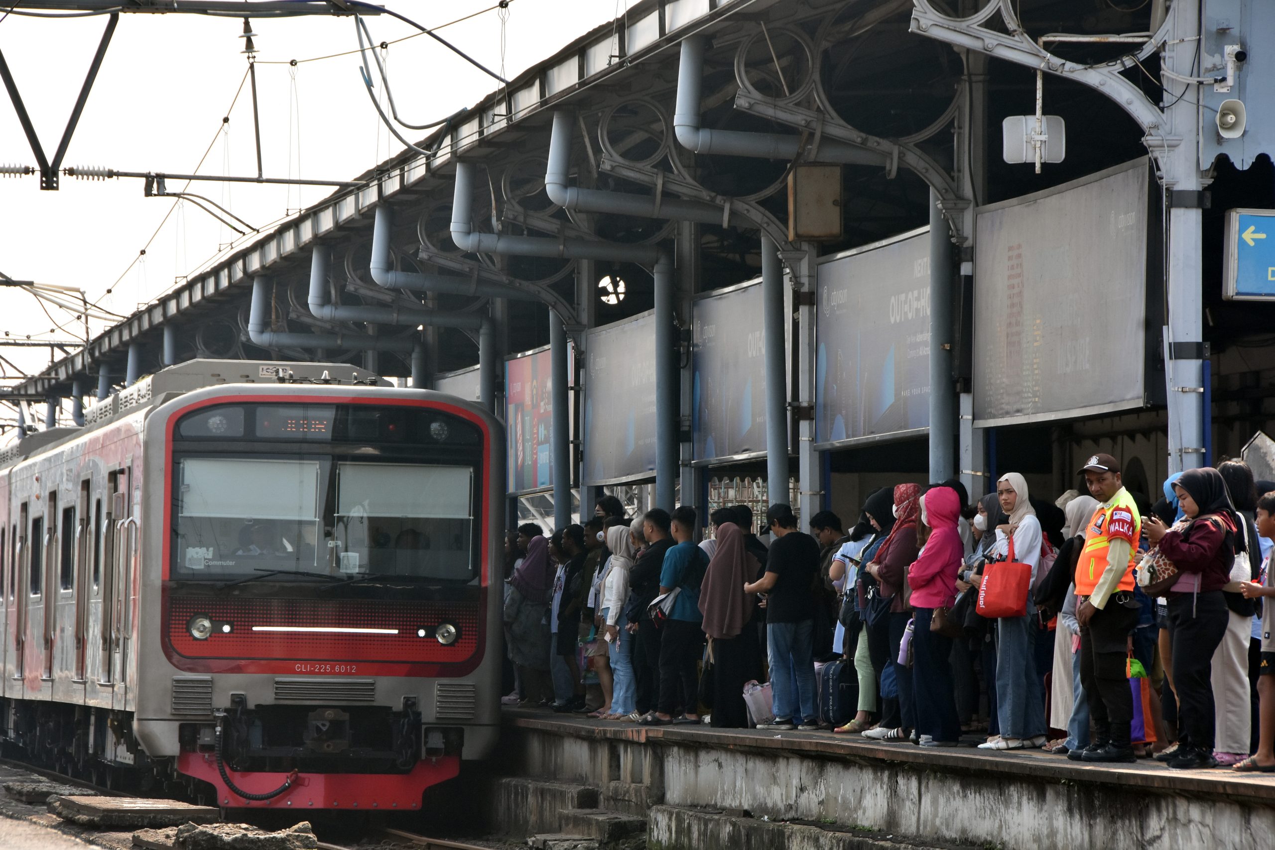 国産新型車両にトラブルー首都圏通勤電車で運休相次ぐ