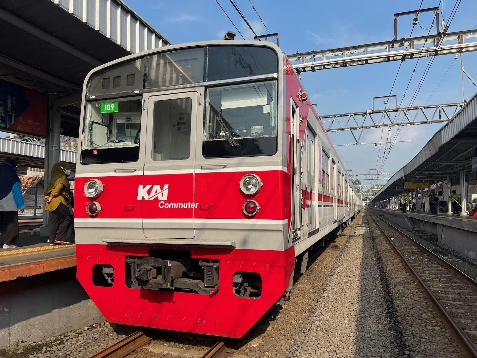 インドネシア国鉄が日本製電車3系列の引退セレモニー開催