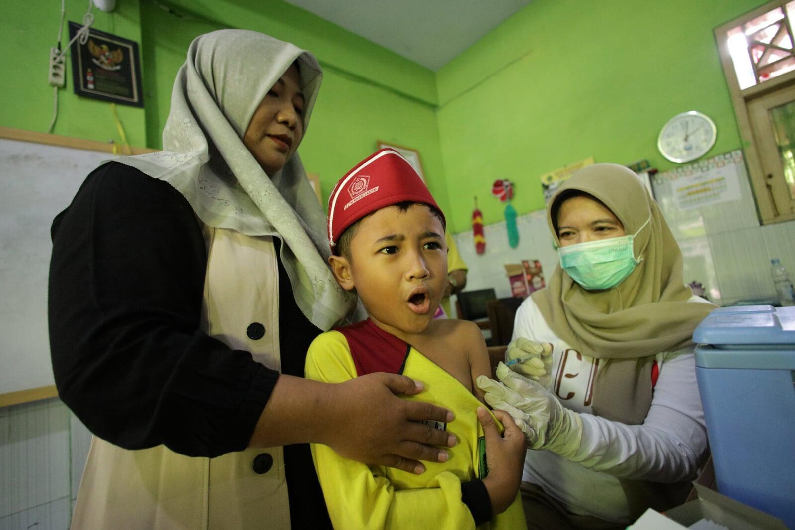 麻疹流行 プカンバルで1人、スマネップで20人死亡