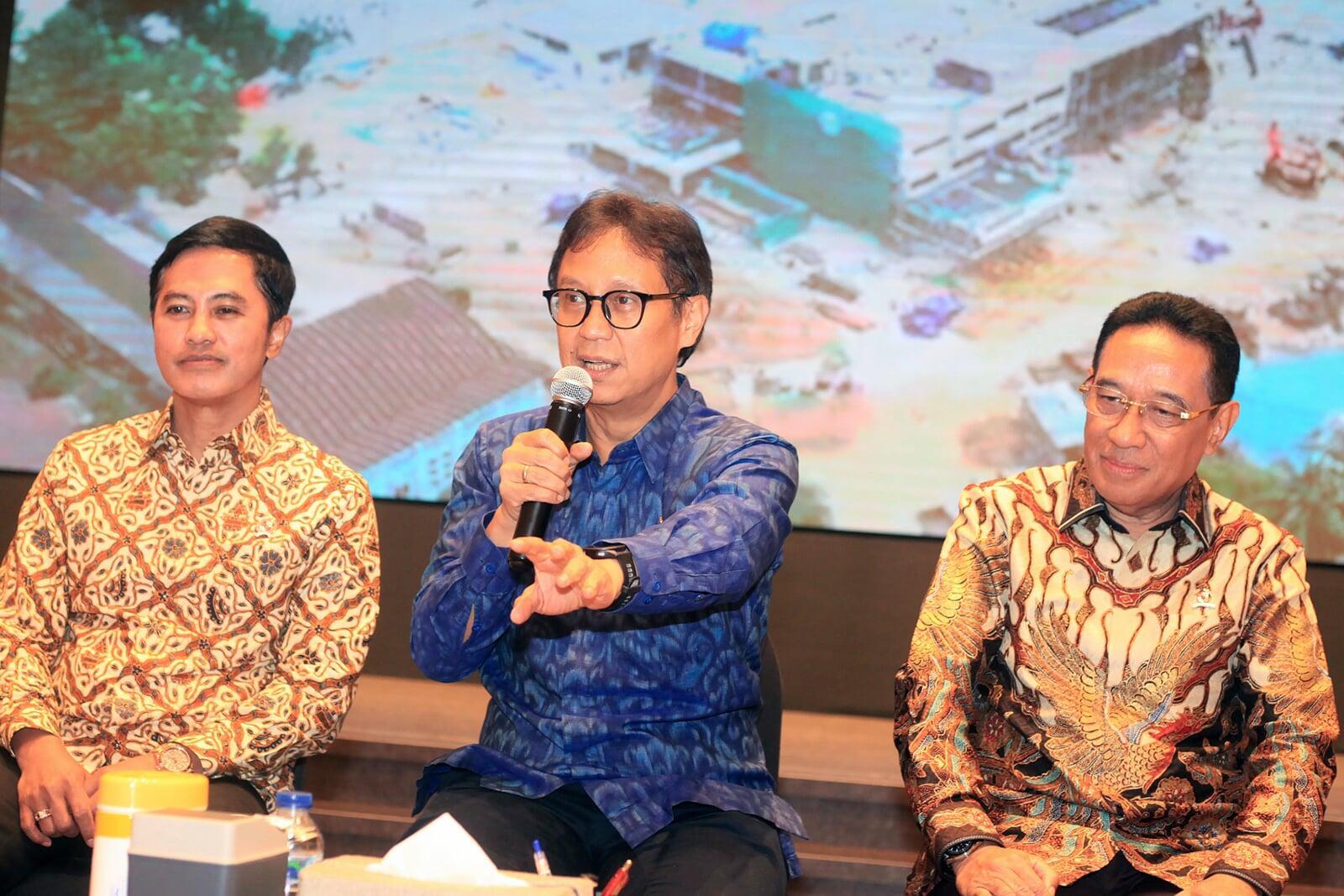 保健相「腹の出た職員は副大臣と一緒にランニング」