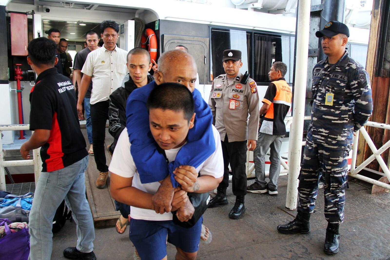 短信ニュース：拘束のインドネシア人労働者が帰国