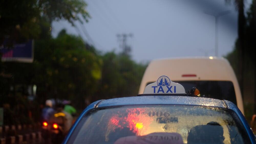 短信ニュース：バリのタクシー「地元優先」に批判