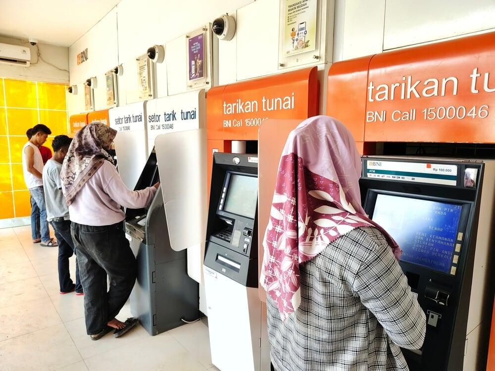 短信ニュース:長期未使用口座、銀行が凍結へ