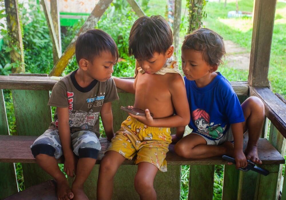 短信ニュース：有害コンテンツやいじめも…子供のネット環境悪化